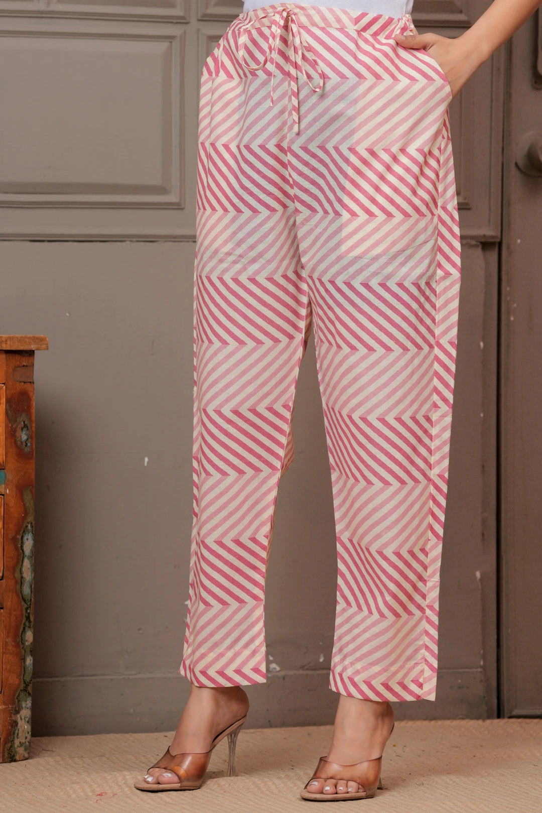 Blush Pink Buta Print Cotton Kurta Pant Set with Leheriya Mulmul Dupatta