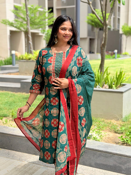 Green Jaipuri Buta Print Cotton Straight Kurta Set with Dupatta